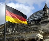 130104010747-german-flag-reichstag-tablet-large