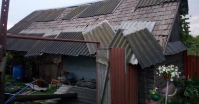 Из-за ветра в Могилевском районе повреждены кровли домов и хозпостроек Из-за ветра в Могилевском районе повреждены кровли домов и хозпостроек