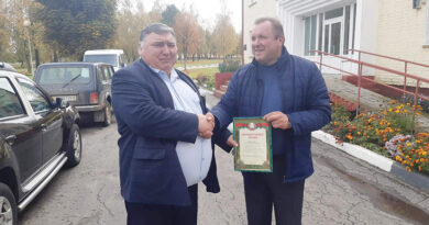 Благодарственное письмо за выполнение задания по севу озимых получил руководитель ООО «Сухари-Агро» Виктор Стефаненко Благодарственное письмо за выполнение задания по севу озимых получил руководитель ООО «Сухари-Агро» Виктор Стефаненко