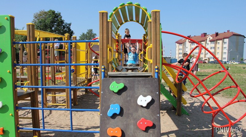 В агрогородке Вейно Могилевского района открыли детский парк “Патриот”