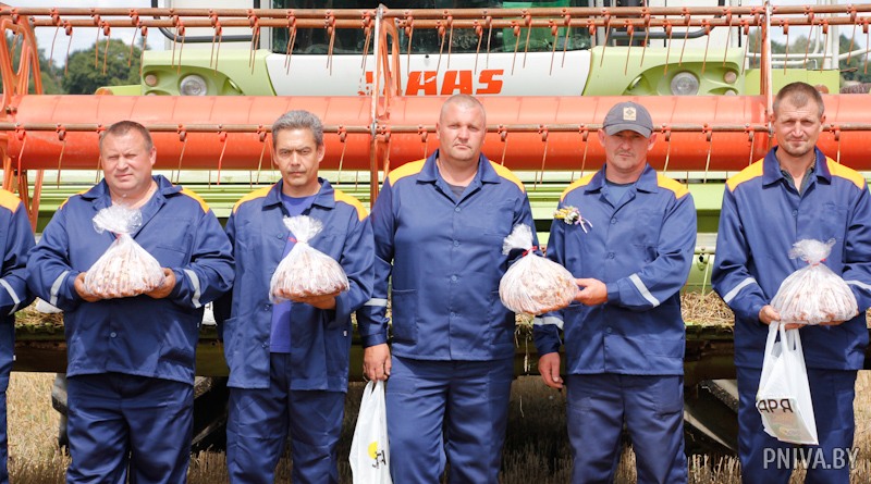 ФОТО. Обряд, посвященный началу уборки урожая, провели в ЗАО «Агрокомбинат «Заря»