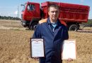 Названо имя водителя, первого в Могилевском районе перевезшего 2000 тонн зерна