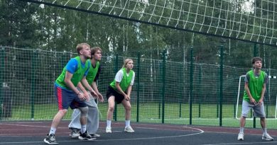 Спортивный праздник для детей: товарищеский матч по волейболу в лагере «Любуж» провели правоохранители