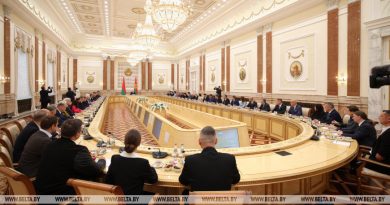 Александр Лукашенко призывает больше не молчать о “тяжелом следе” польской власти на белорусских землях Александр Лукашенко призывает больше не молчать о “тяжелом следе” польской власти на белорусских землях