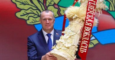 Анатолий Исаченко поздравил аграриев Могилевщины с областными «Дожинками»: Вы смогли вырастить хороший урожай и внести значительный вклад в республиканский каравай 2025 года