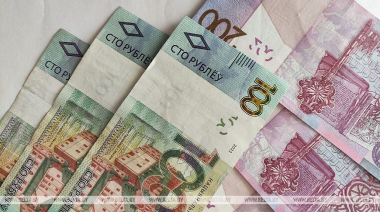 Белстат: средняя зарплата в Беларуси в феврале составила 2743 рубля 