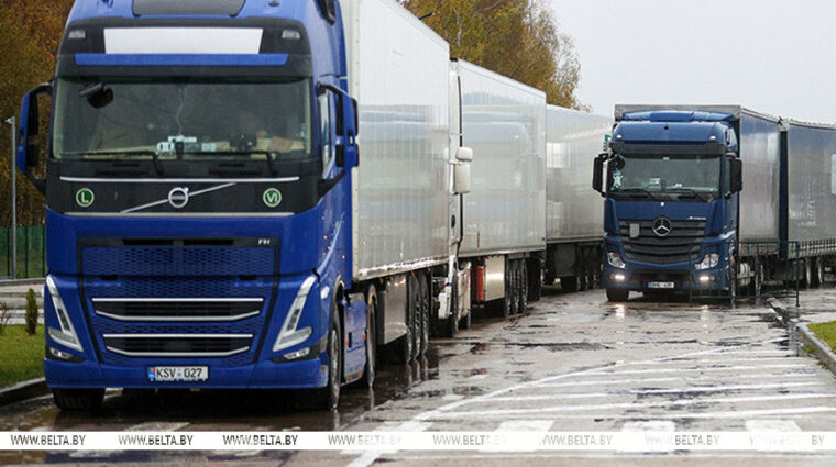 Лукашенко принял решение о возможности выезда фур с литовской регистрацией
