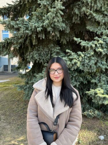 О выборе пути, любви к слову и тургеневских барышнях: учитель русского языка и литературы Пашковской базовой школы Лолита Букатова рассказывает, как найти себя в профессии