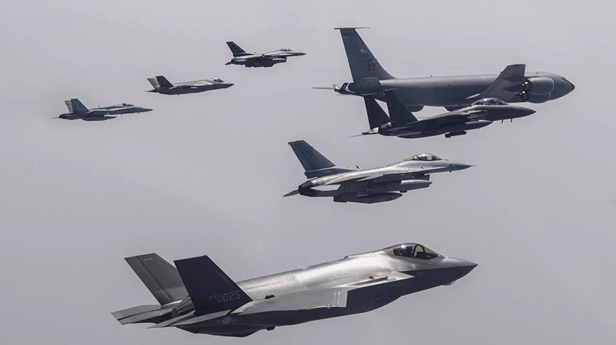 СМИ: фото на память привело к столкновению двух истребителей в Республике Корея