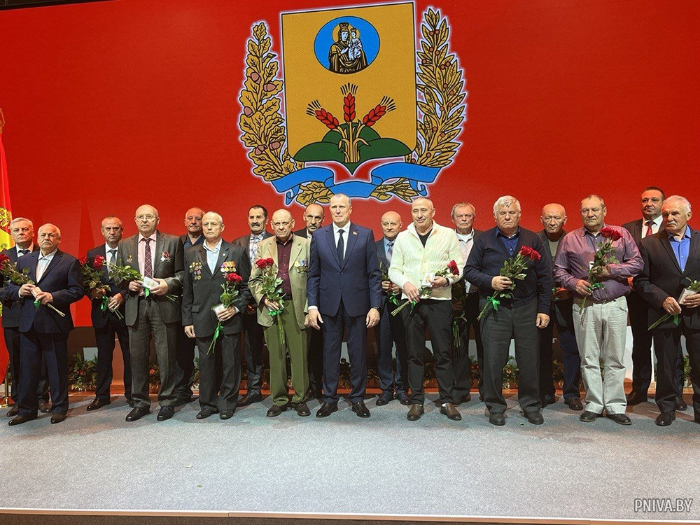 Председатель Могилевского облисполкома Анатолий Исаченко встретился с ликвидаторами последствий аварии на Чернобыльской АЭС в Музее Славы Могилевщины