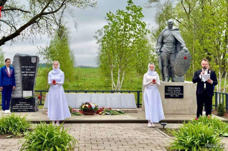 В деревне Селец Дашковского сельсовета открыли обновленный воинский мемориал