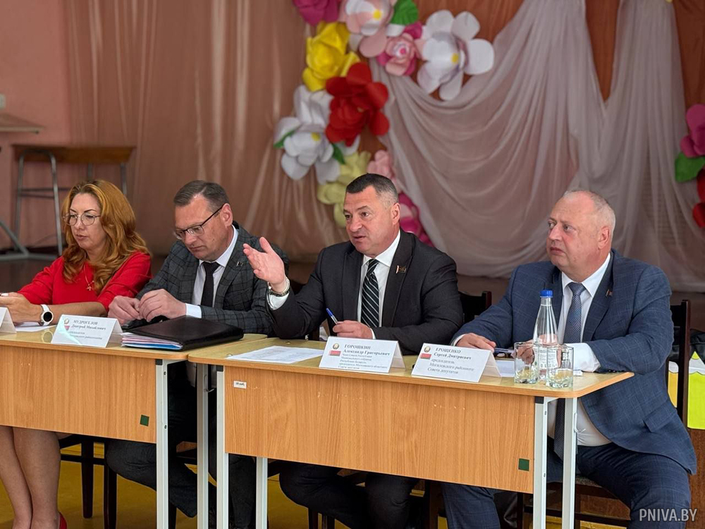 Александр Горошкин провел семинар-совещание в агрогородке Вейно