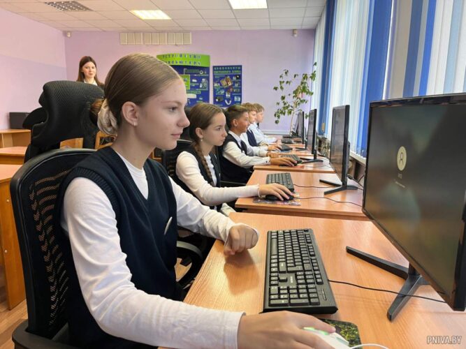 В школах Могилевского района начал работать факультатив по осваиванию ИИ