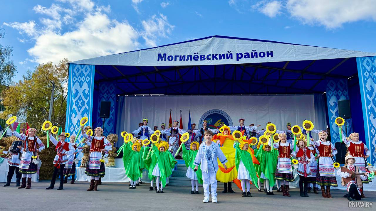 «Хвала і пашана рукам хлебаробаў!»: в агрогородке Восход Могилевского района прошли районные «Дожинки-2026»